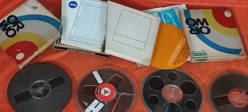 5 bucati 
role magnetofon cu banda 
diametrul la rola 18 cm