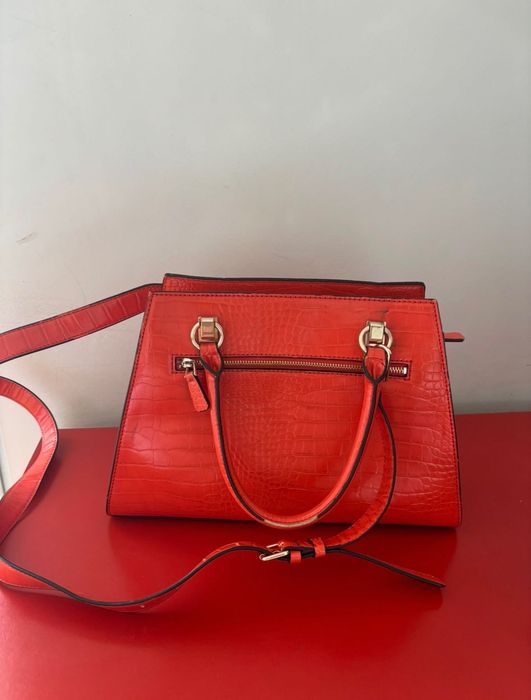 Оранжева чанта Guess