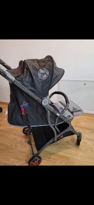 Vând cărucior pliabil compact