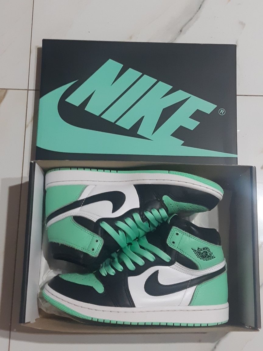 Jordan 1 High Green glow