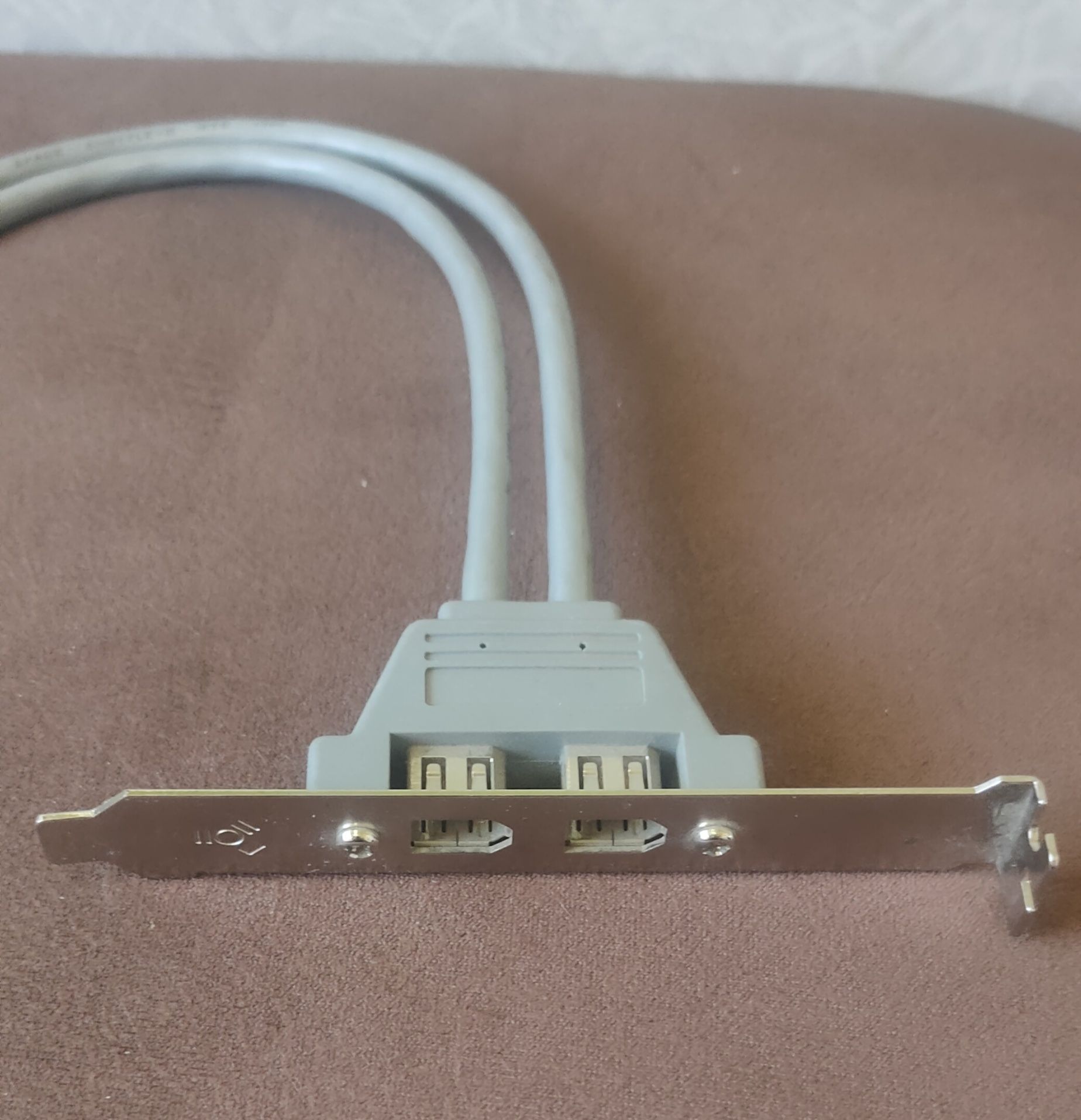 Планки портов USB и FireWire