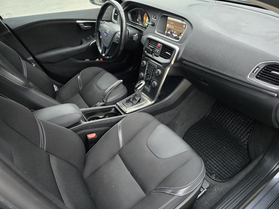 Vând Volvo v40 automat 1.6 diesel