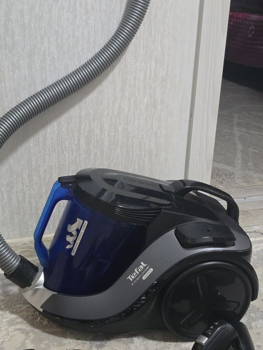 Продам отличный пылесос!