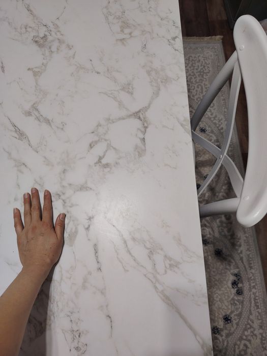 Продам стол, красивый, удобный