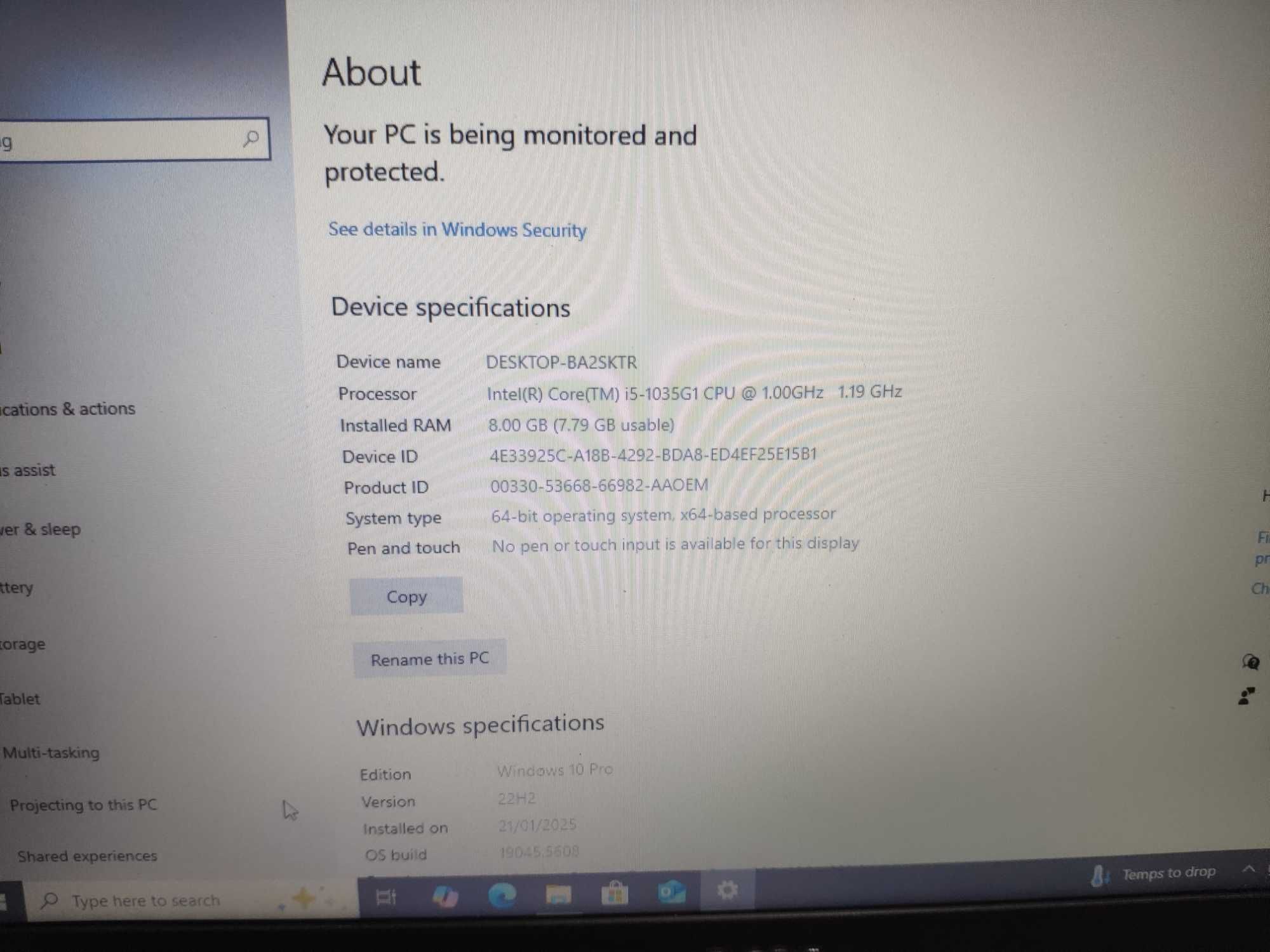 15,6 инчов лаптоп Acer Core i5 1035G1 / 8GB RAM/240 GB SSD