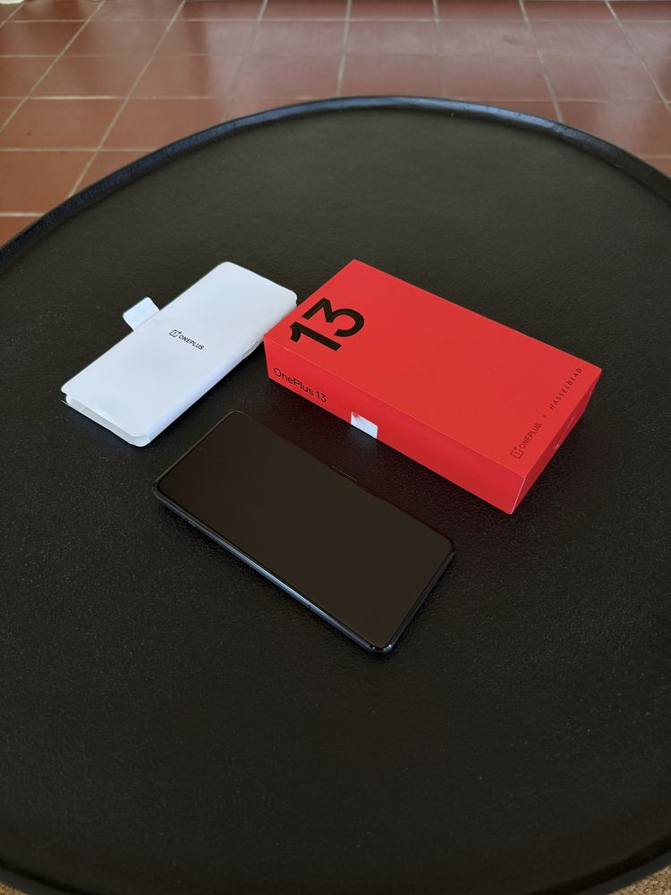 КАТО ЧИСТО НОВ OnePlus 13 5G 256GB  Black Eclipse + гаранция