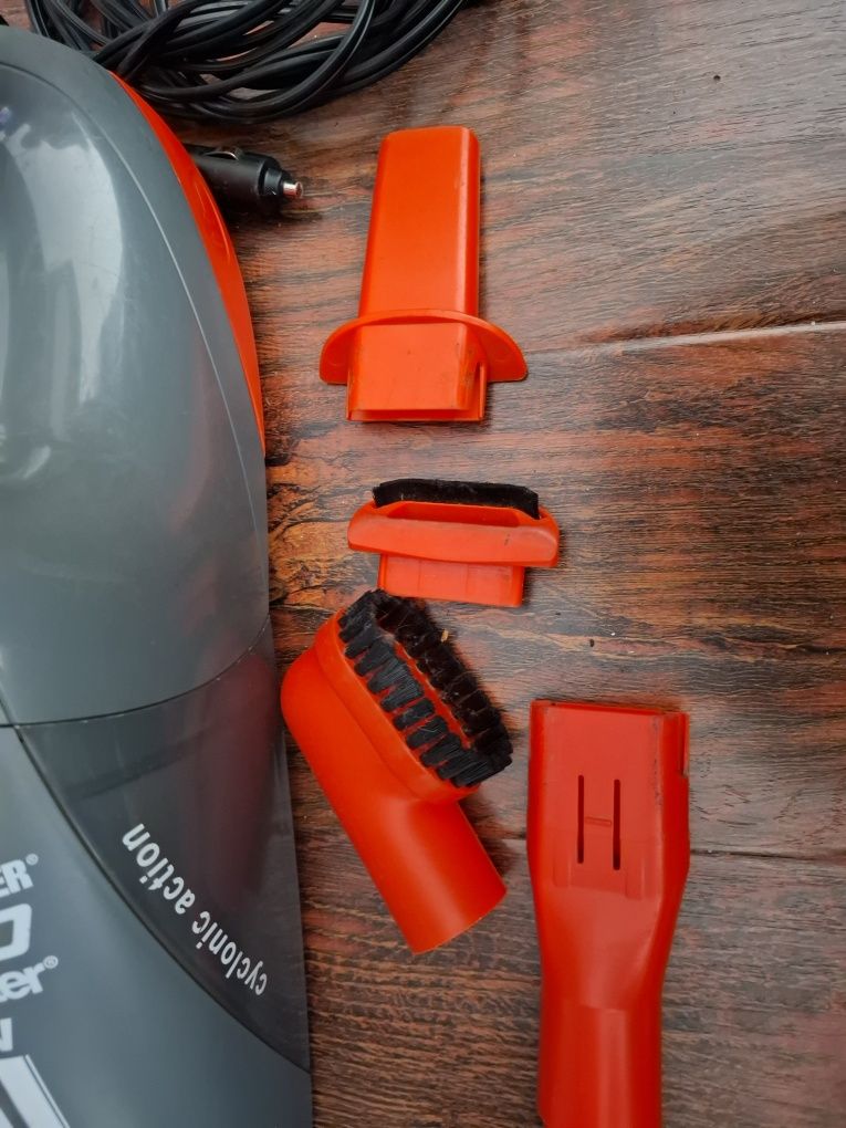 Aspirator Black Decker ciclonic action 12v