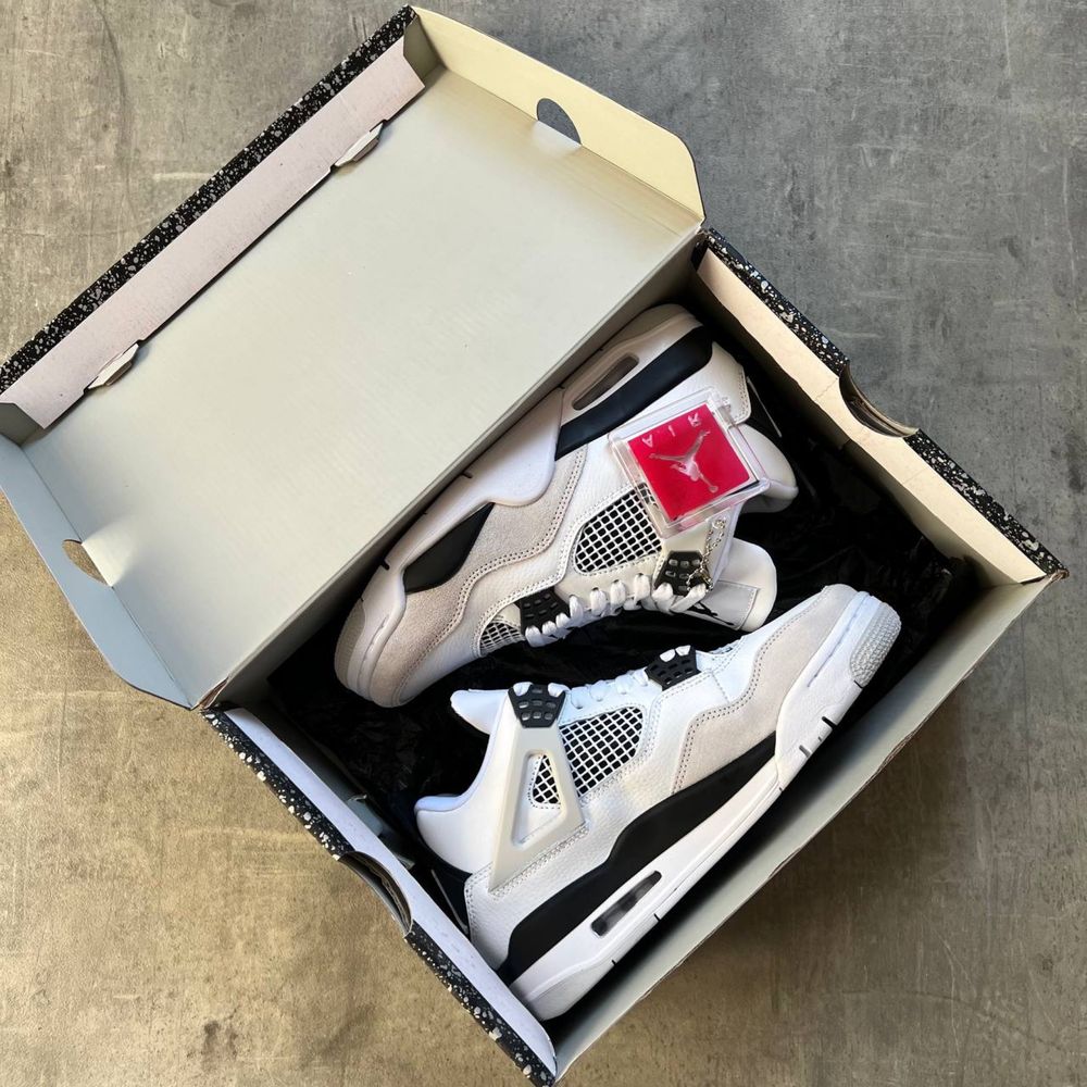 Air Jordan 4 Retro “Military Black”