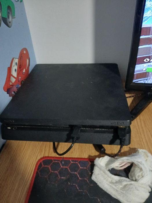 Ps4 slim in stare foarte buna