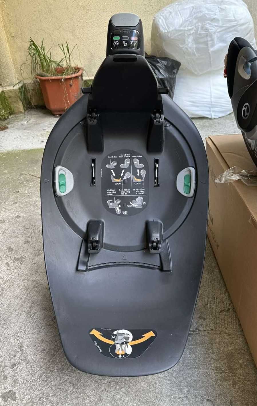 Cybex Cloud Z i-Size Spring Blossom + база Base Z (втора употреба)