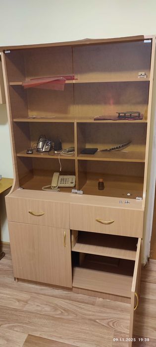 Шкаф, небольшой.