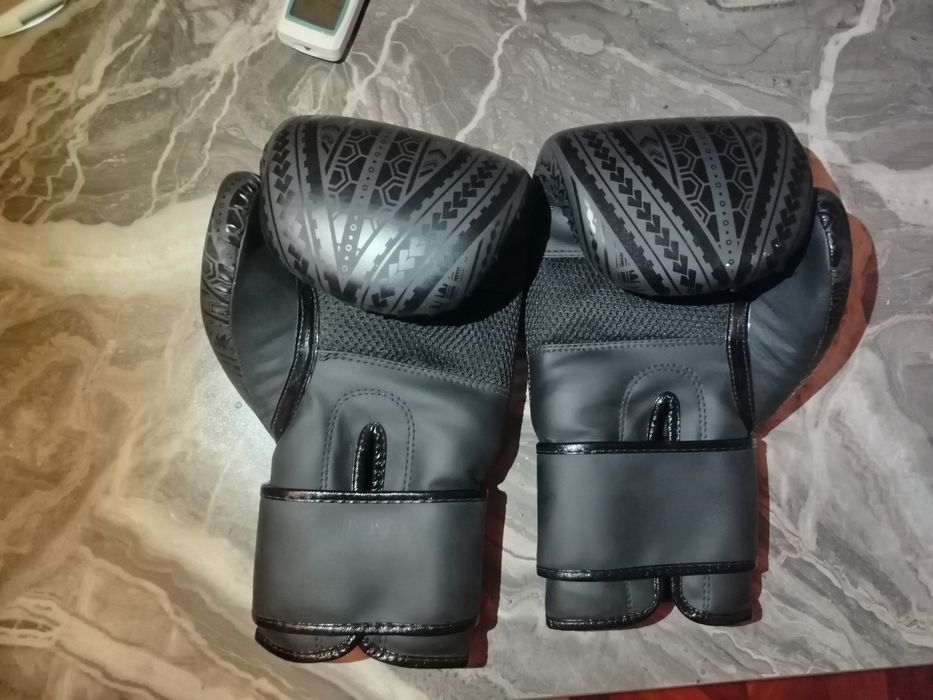 Боксерские перчатки 16 oz