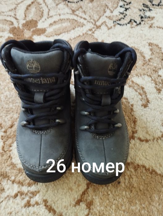 Боти за момче 26,29 и 30 номер