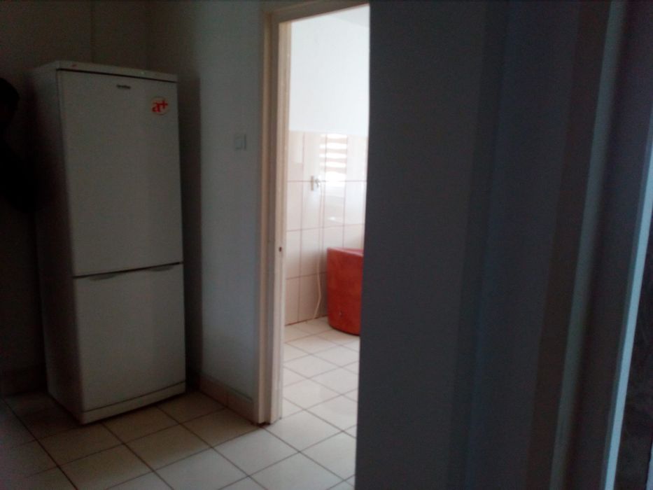 Închiriez apartament cu 3 camere