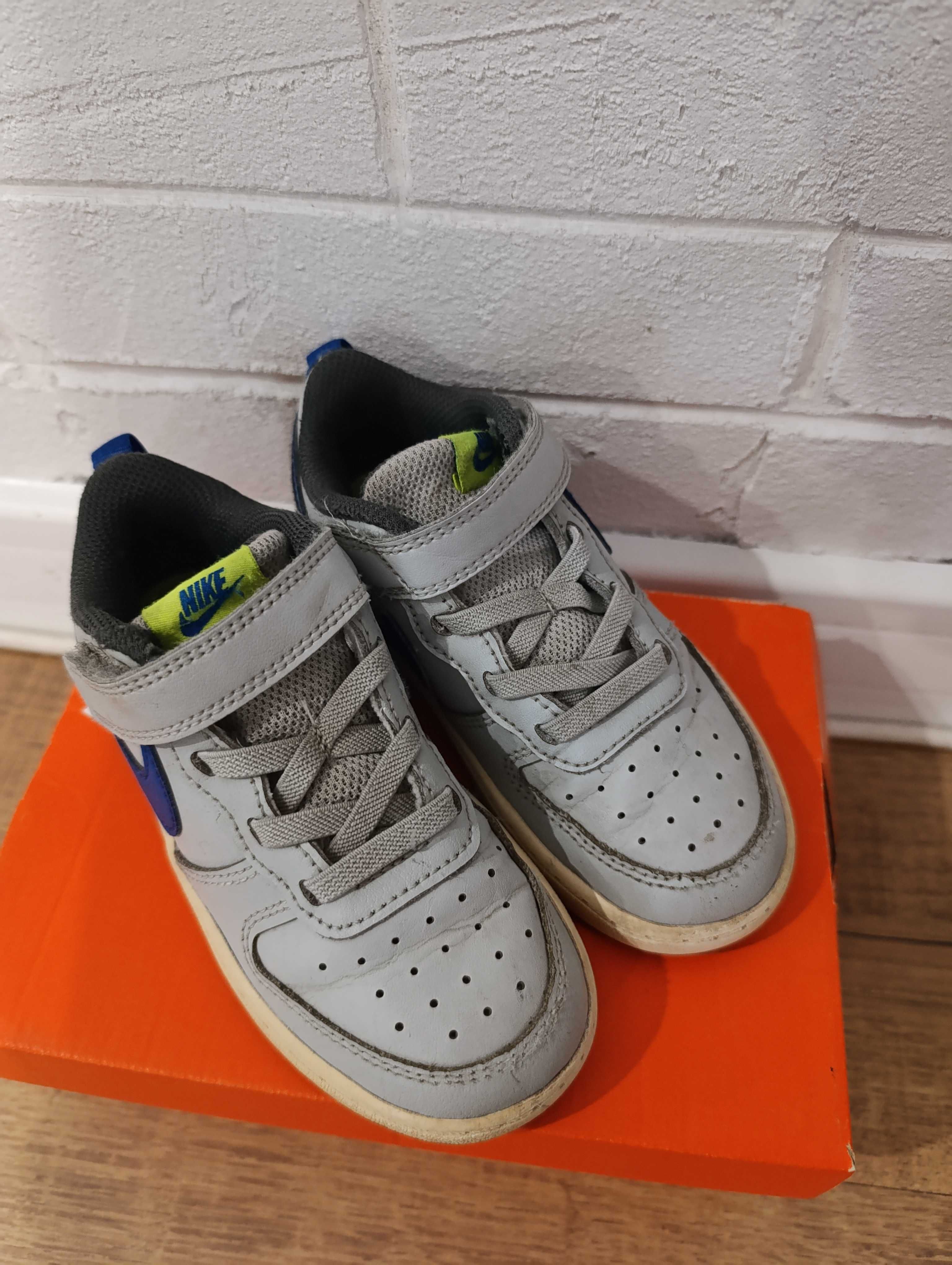 Маратонки Nike, Adidas