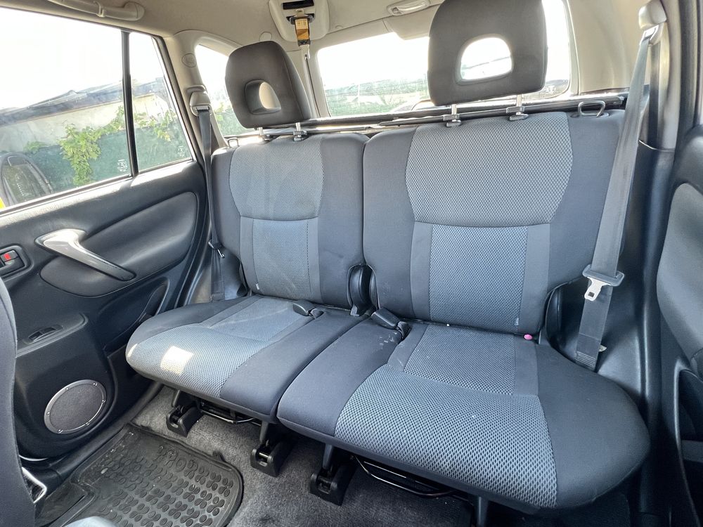 Vand Toyota RAV 4  1.8 benzina