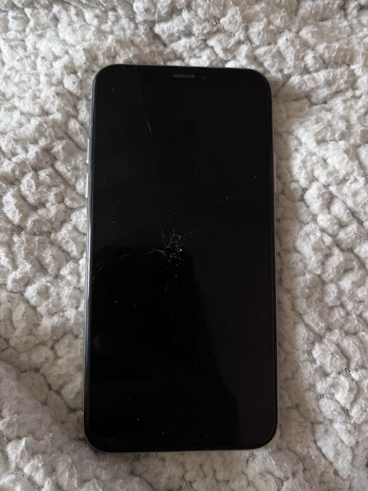 iPhone 10 xs б/у состояние разбито стекло