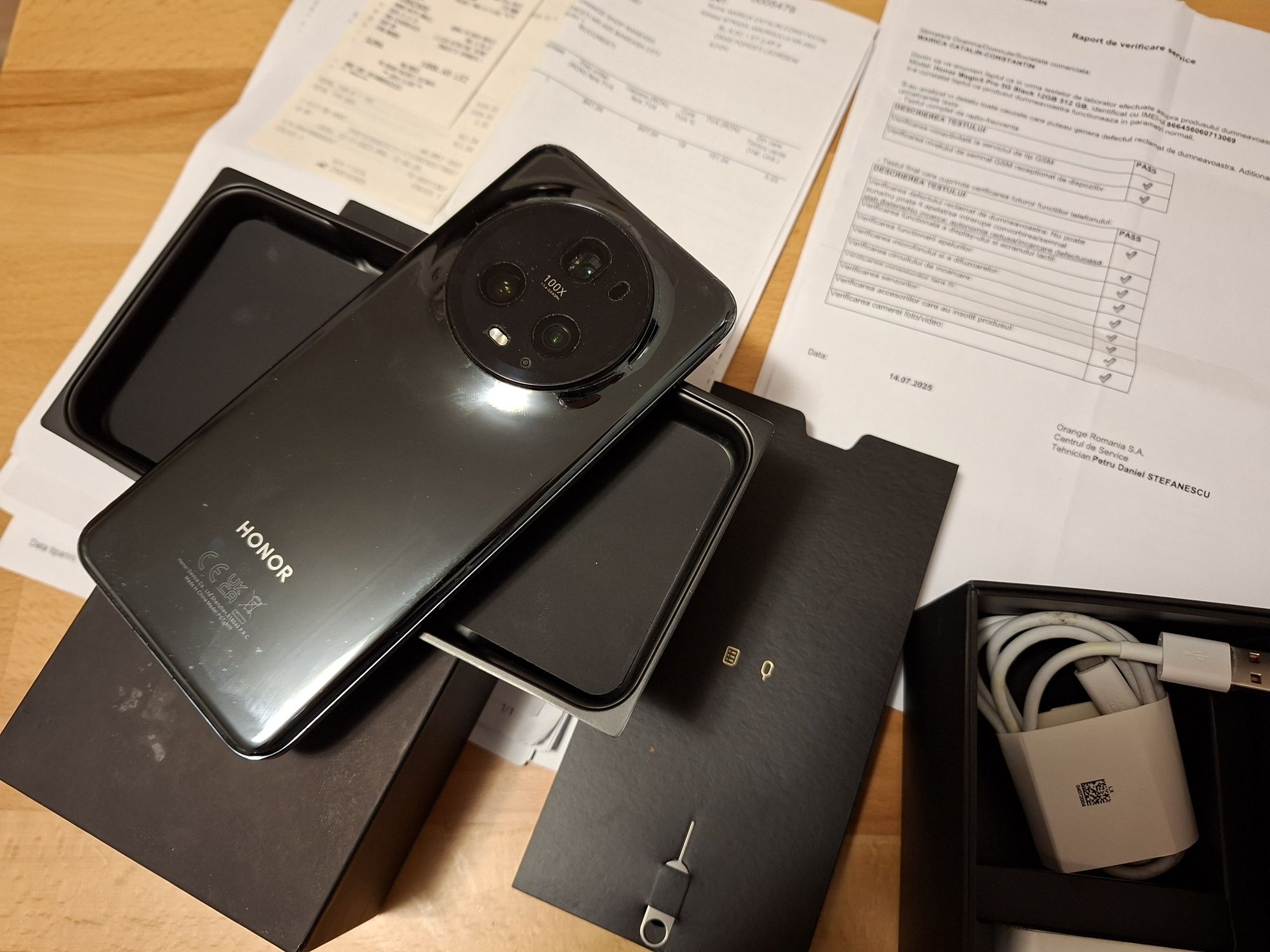HONOR Magic 5 PRO în stare excelentă, full box și accesorii