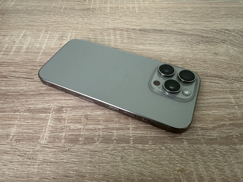  iPhone 16 Pro ••128GB•• //iOS 26.0.1// „Natural Titanium“ 