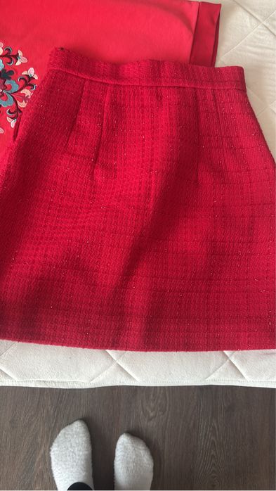 Красная твидовая юбка Красный свитшот Aida KaumeNOVA