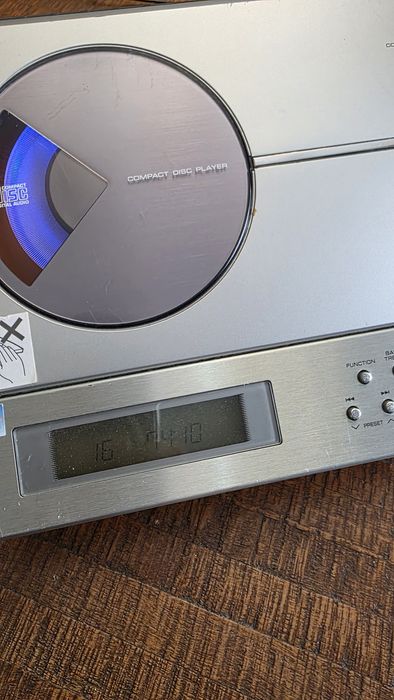 Sistem audio compact Sharp XL-T300