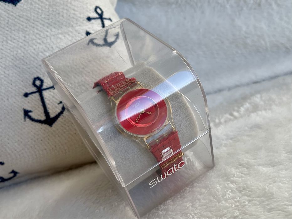 Часовник Swatch Skin Red Pearl (SFK300), 2004 г. Суоч