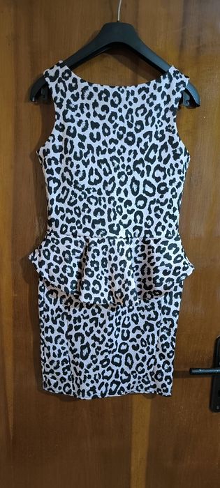 Рокля в телесен цвят