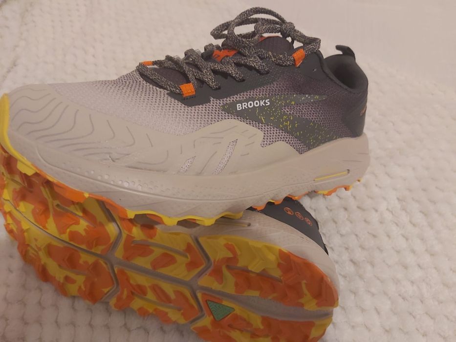 Adidași noi ,marca Brooks M 42,5