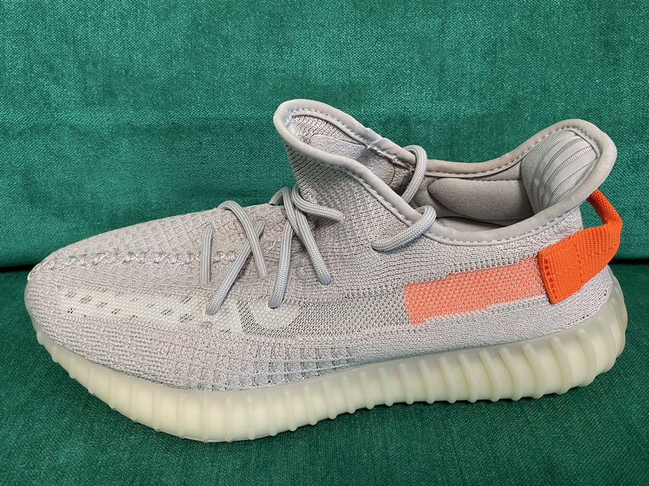 Adidas Yeezy Boost 350 V2 Tail Light marimea 42