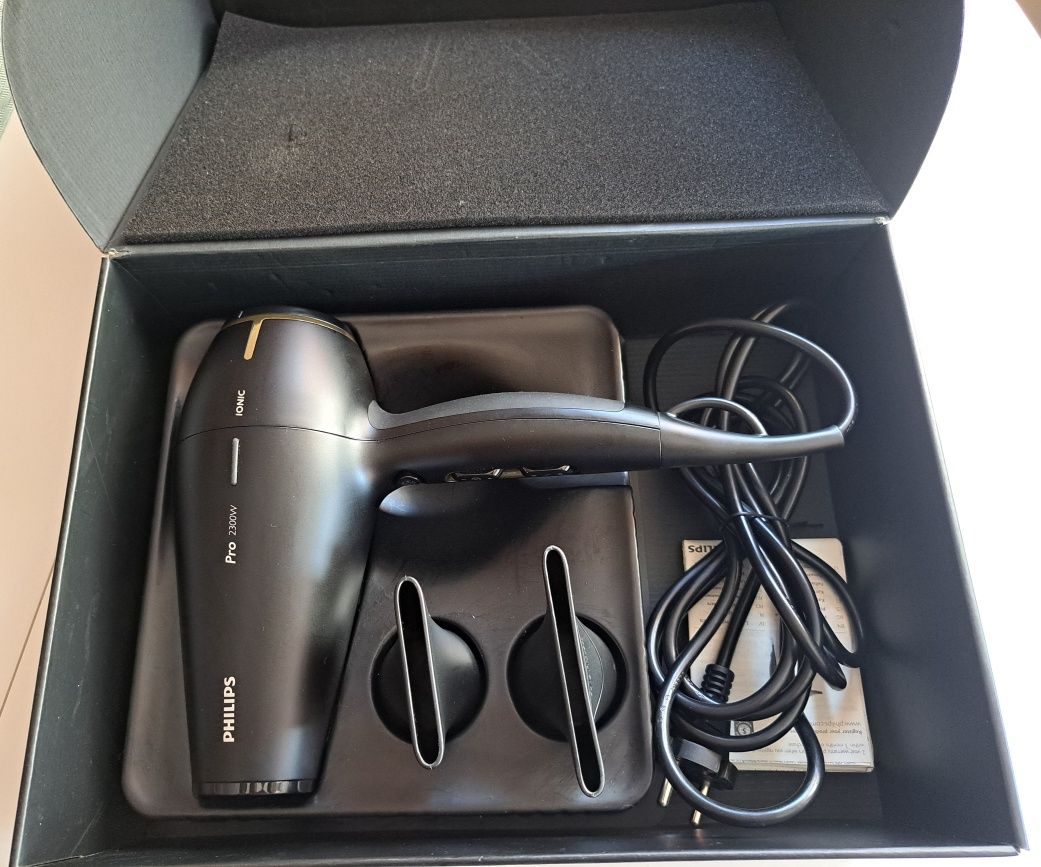 Професионален сешоар Philips