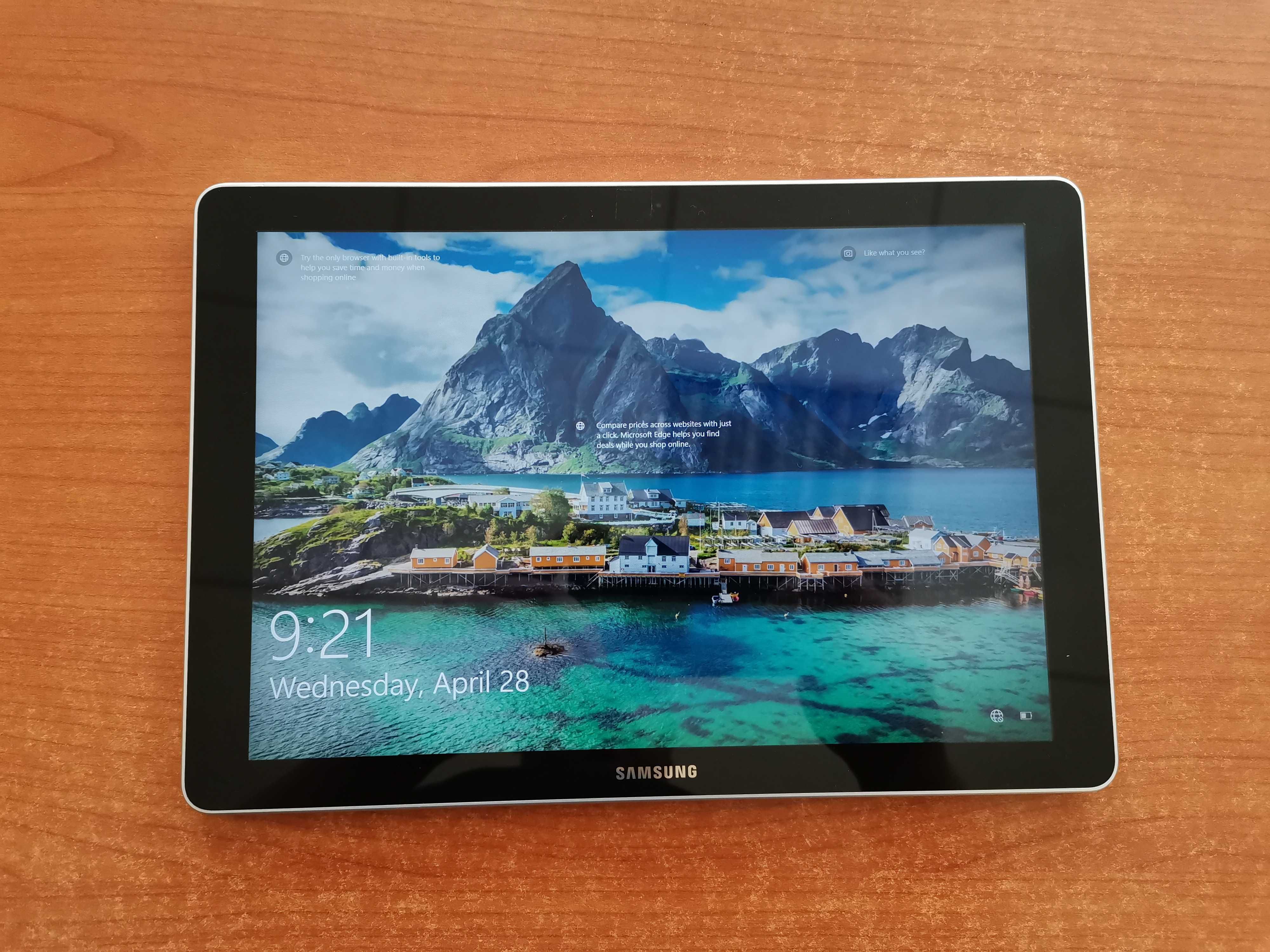 Лаптоп/таблет Samsung Galaxy Book 10.6-inch 128Gb, 2 in 1 Detachable