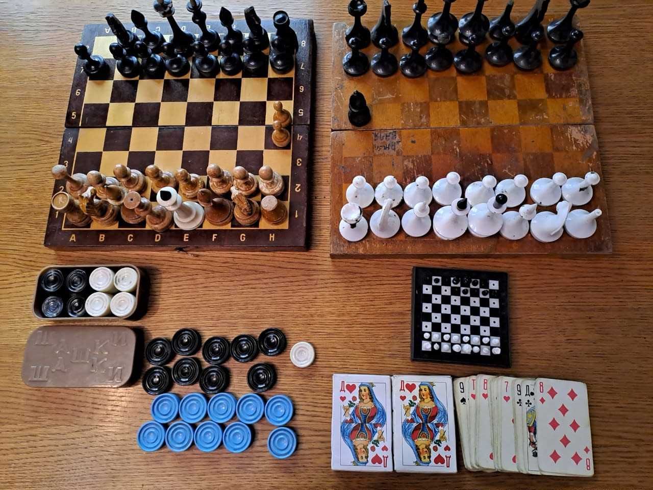 Шахматная  деревянная  доска советского производства и другое