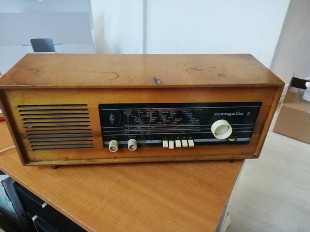 Radio romanesc defect