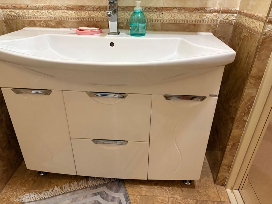 Раковина с зеркалом