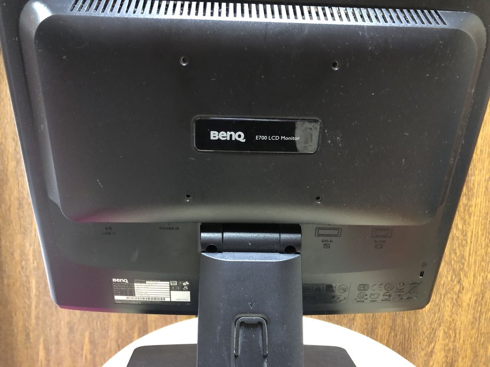 Монитор  BENQ Е700 LCD Monitor