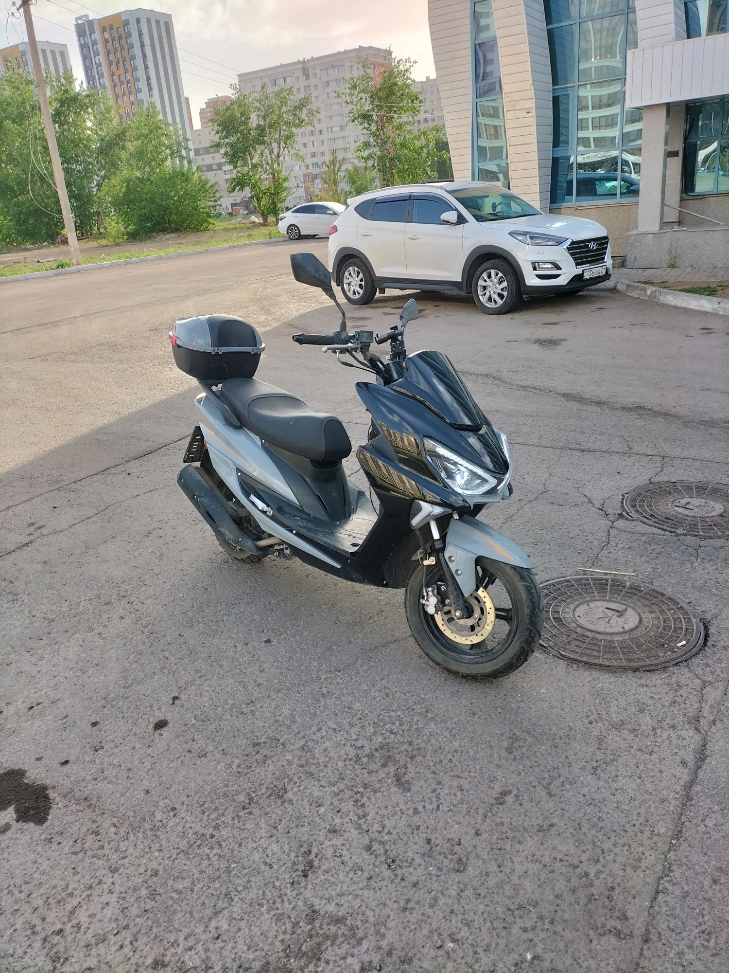 Мопед 180куб. Bennali Saber-200 Maxi galaxy