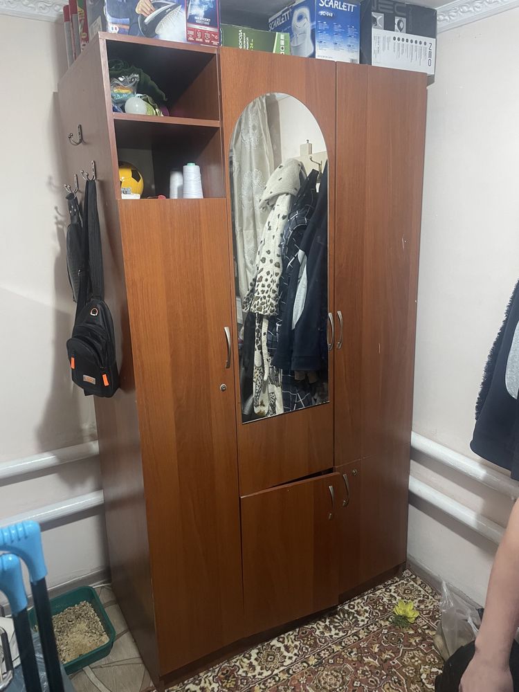 Продам шкаф в прихожую