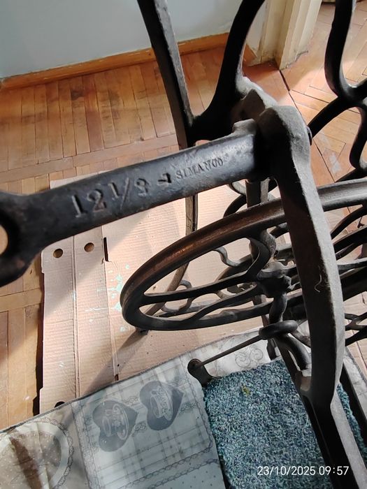 Masina de cusut Singer veche, funcțională, cu masă și pedala - Cluj-Na