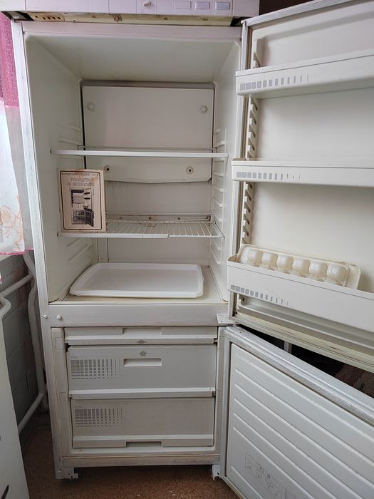 Продаётся холодильник .. Работает хорошо.