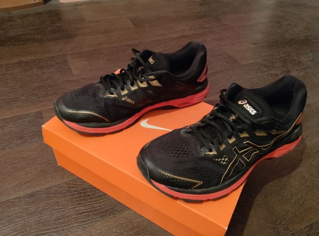Маратонки Asics GT-2000 7,и Mizuno wave ultima 9