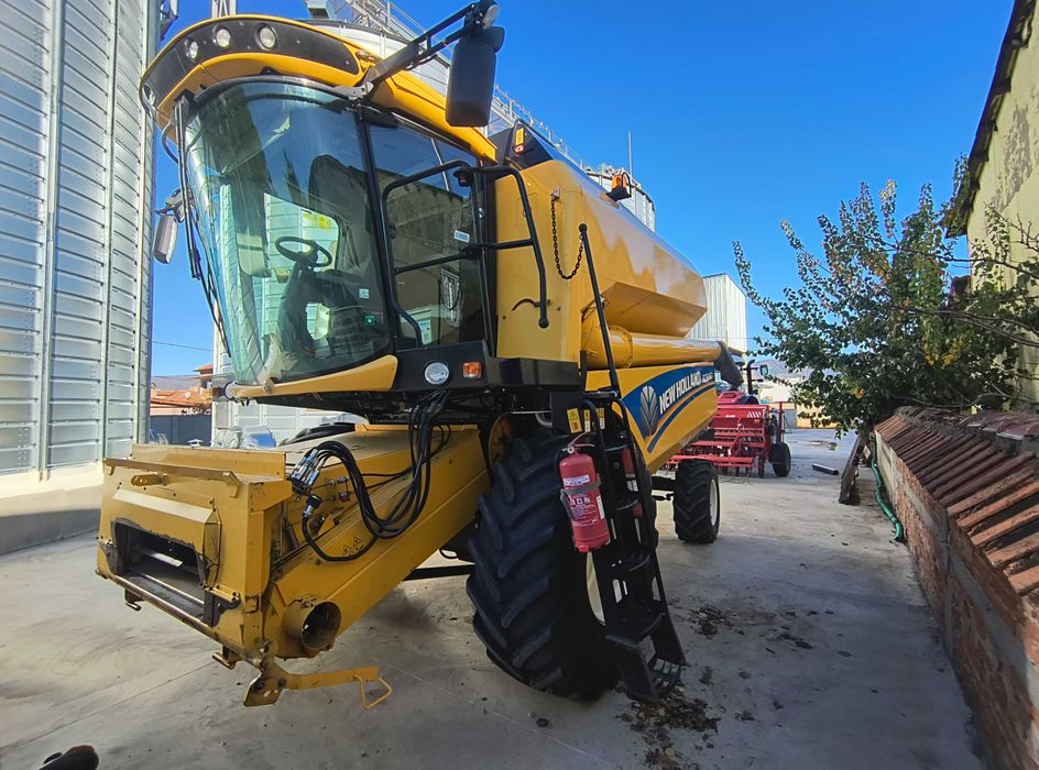 New Holland TC 5.90, с житен хедер 5.18м