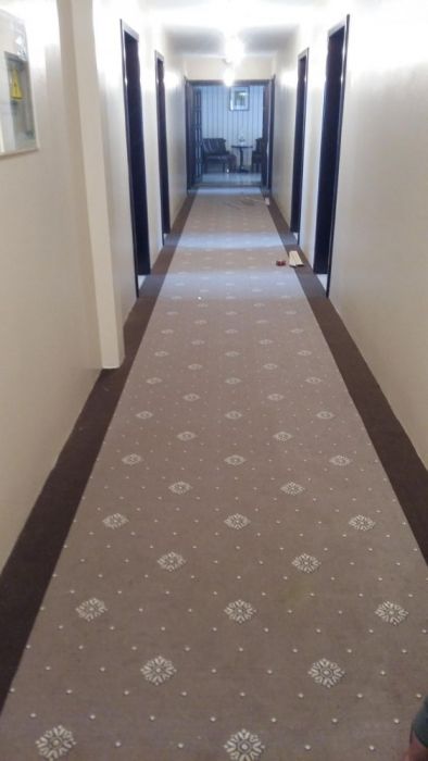 Montaj mocheta si covor Pvc,cât și curățat profesional mocheta