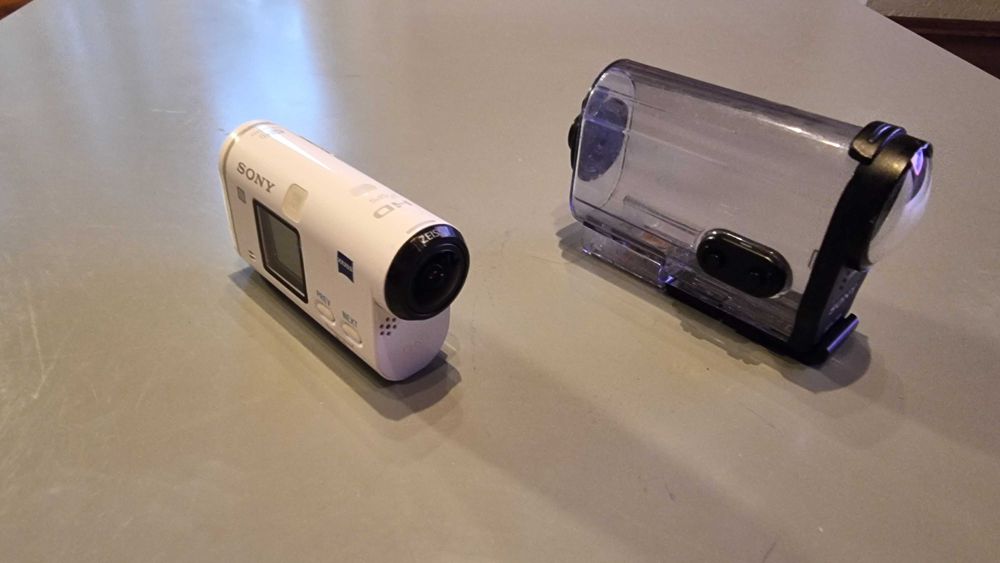 Sony Splashproof HDR-AS200V Action Cam + Accesorii