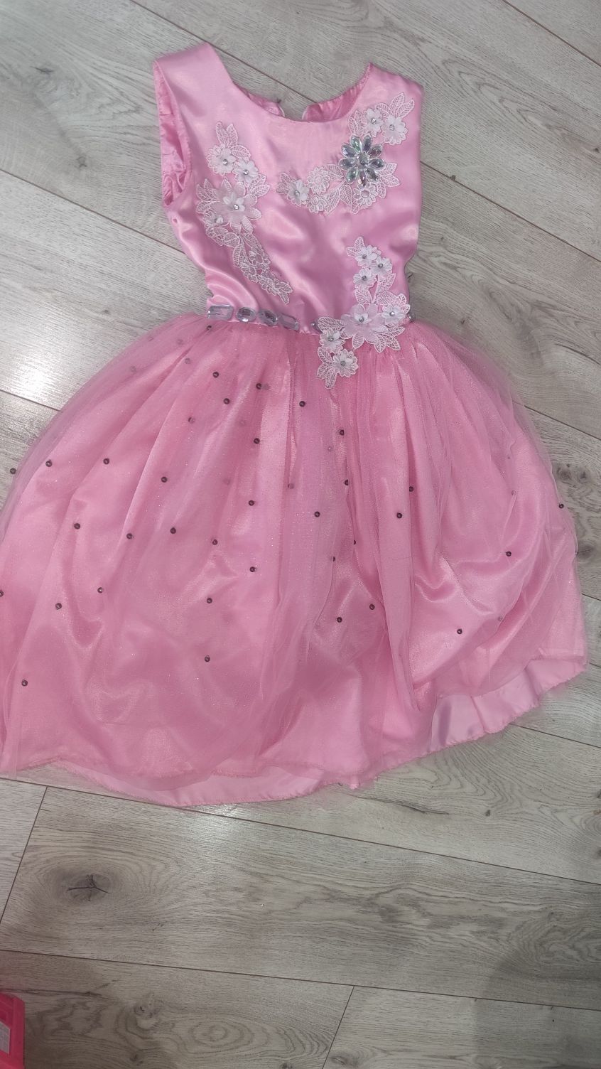Платье нарядное на девочку 5 - 6 лет