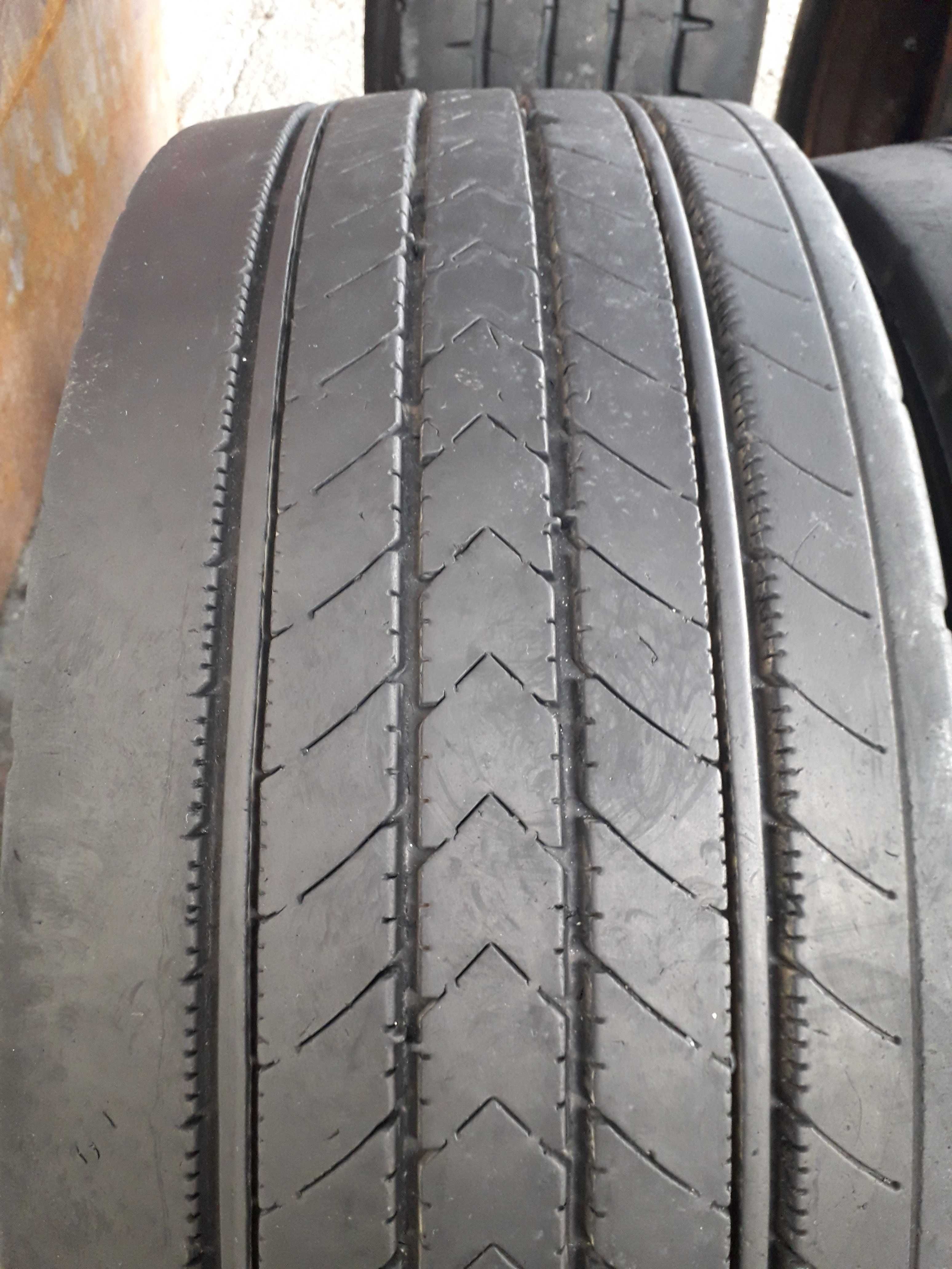 2 тежкотоварни гуми R19.5 305/70 Bridgestone R227 148/145M M+S 18PR