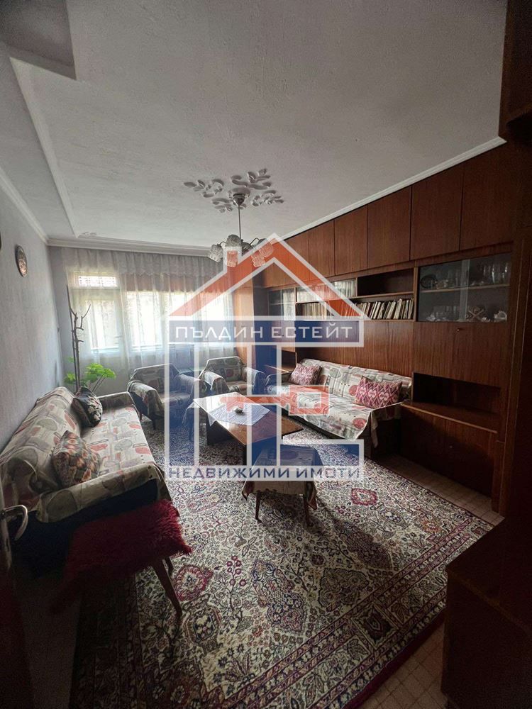 Продава се Тристаен апартамент в Асеновград - 107 кв.м за 926 €/кв.м - Снимка #2
