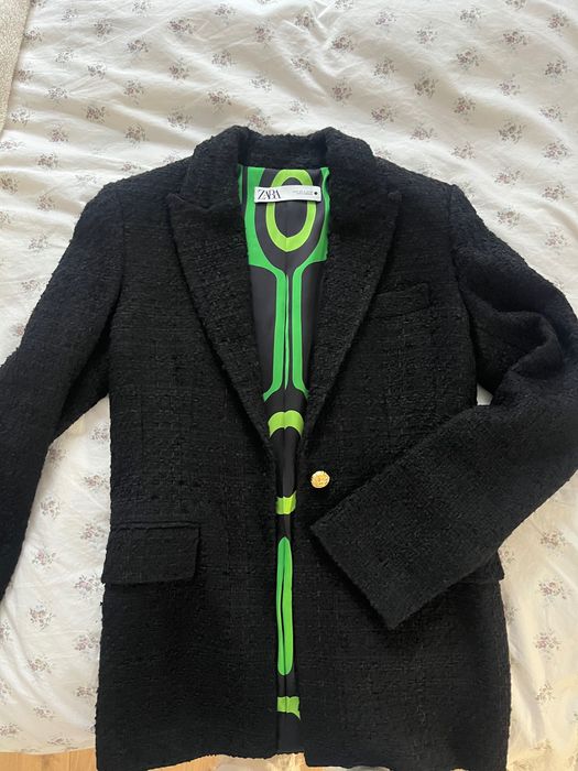 Sacou negru gros de la Zara