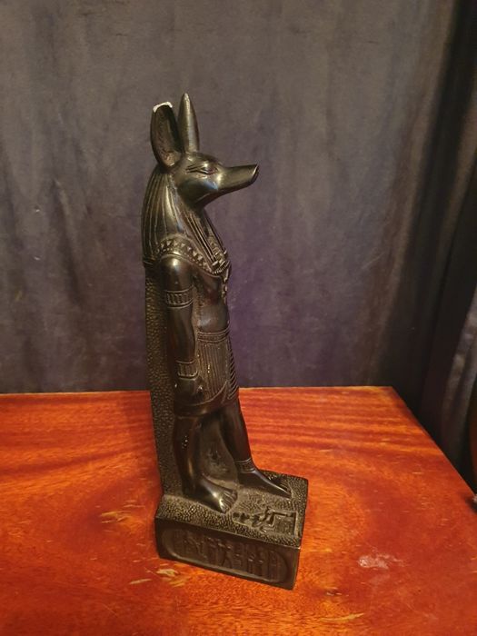 Statueta anubias vând urgent 200lei