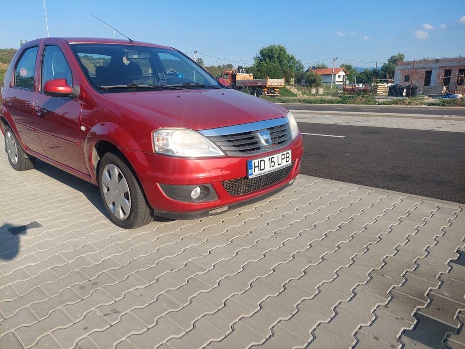 Dacia Logan black line