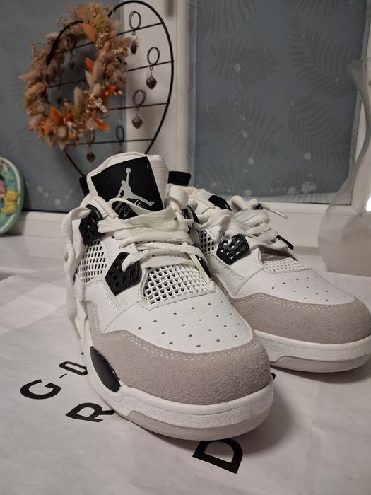 Adidași noi fără eticheta